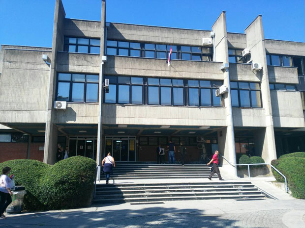 ЗА ПОМАГАЊЕ У УБИСТВУ СТРИЦА 10 ГОДИНА РОБИЈЕ: Старца претукли на смрт и опљачкали